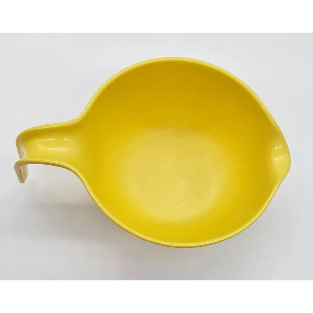 Vintage Rubbermaid Yellow Batter Bowl 3004 Pour Spout Handle 1.5 Qt Retro Bowl